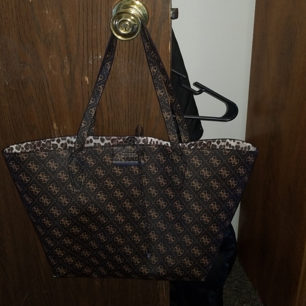 GUESS tote